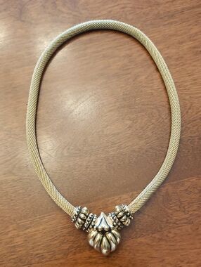 Vtg Elegant Gold-Tone Statement Necklace with Ornate Pendant - 17"